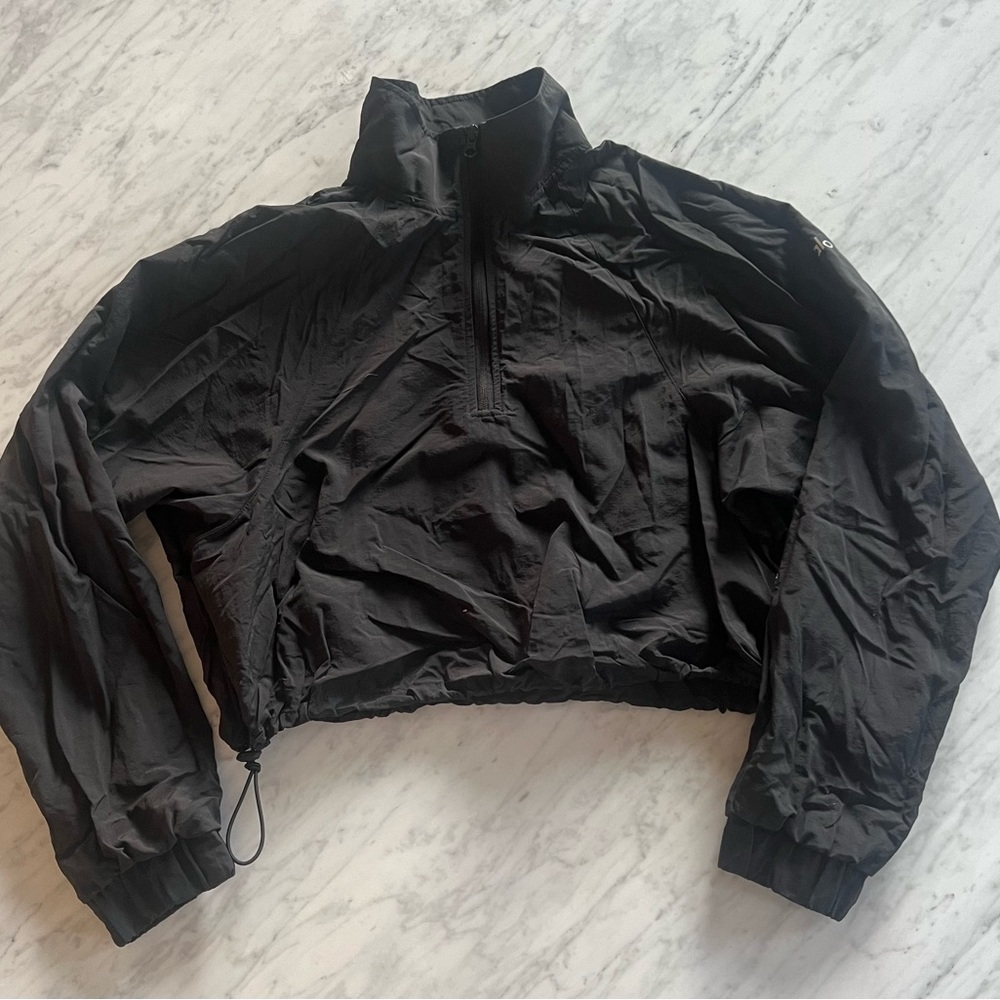 Sold ❌ALO YOGA Cropped 1/4 Zip Alumni Pullover Top in black size medium - Picture 5 of 7